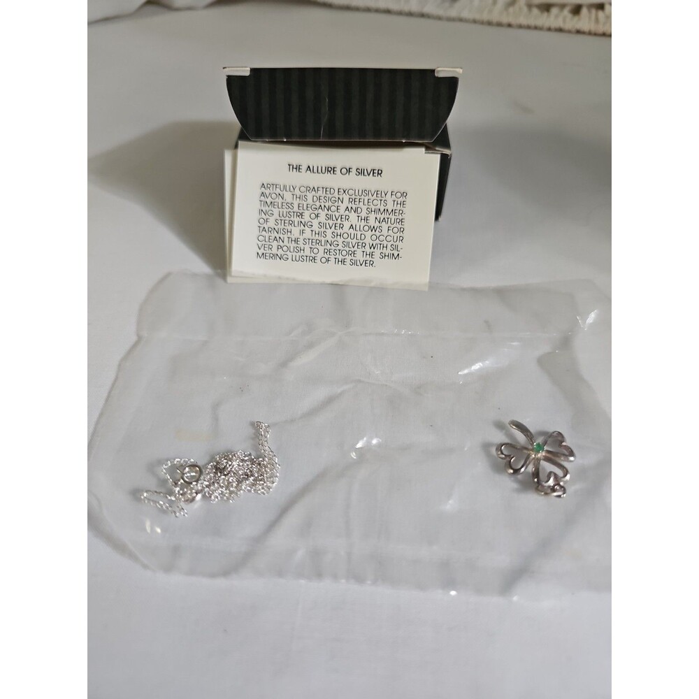 New Avon Genuine Emerald and Sterling Silver Shamrock necklace Large 1995